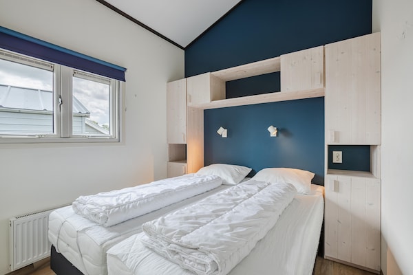 Foto van Modern chalet vlakbij het Sneekse Meer - Vakantiehuis in Terkaple - BedRoom