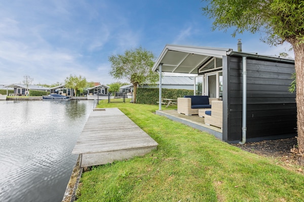 Foto van Modern chalet vlakbij het Sneekse Meer - Vakantiehuis in Terkaple - ExteriorSummer