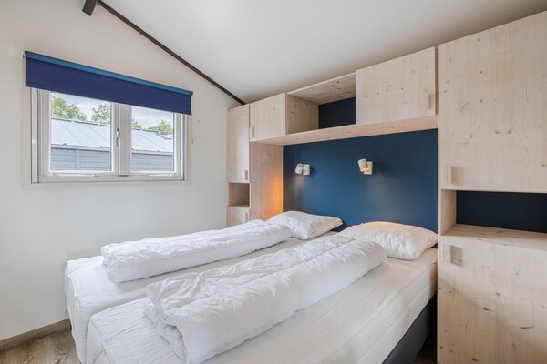 Foto van Modern chalet vlakbij het Sneekse Meer - Vakantiehuis in Terkaple - BedRoom