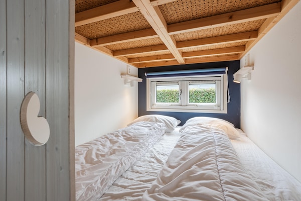 Foto van Modern chalet vlakbij het Sneekse Meer - Vakantiehuis in Terkaple - BedRoom