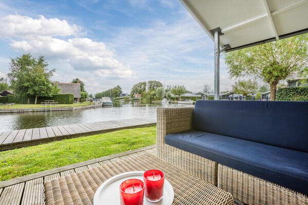 Foto van Modern chalet vlakbij het Sneekse Meer - Vakantiehuis in Terkaple - TerraceBalcony