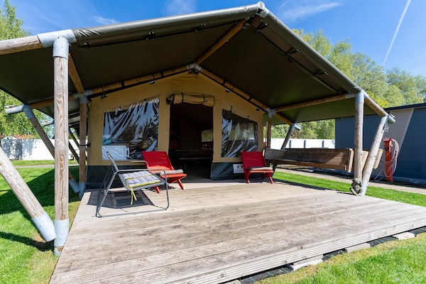 Foto van Safaritent in Heeg bij de Jachthaven - Vakantiehuis in Heeg - TerraceBalcony