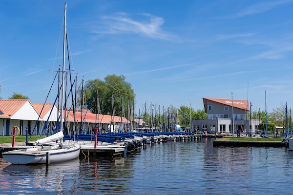 Foto van Safaritent in Heeg bij de Jachthaven - Vakantiehuis in Heeg - ViewSummer