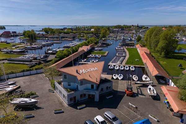 Foto van Safaritent in Heeg bij de Jachthaven - Vakantiehuis in Heeg - AreaSummer1KM