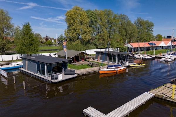Foto van Safaritent in Heeg bij de Jachthaven - Vakantiehuis in Heeg - ExteriorSummer