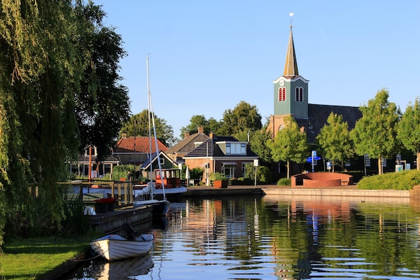 Foto van Safaritent in Heeg bij de Jachthaven - Vakantiehuis in Heeg - AreaSummer1KM