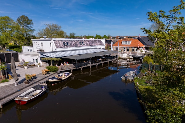 Foto van Safaritent in Heeg bij de Jachthaven - Vakantiehuis in Heeg - AreaSummer1KM