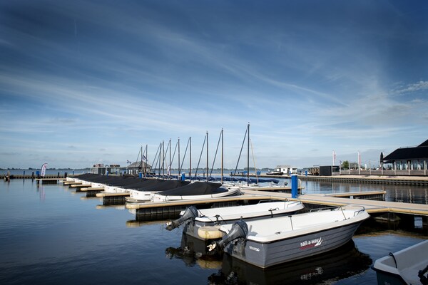 Foto van Woonboot in Offingawier met Uitzicht op Zee - Vakantiehuis in Offingawier - AreaSummer1KM