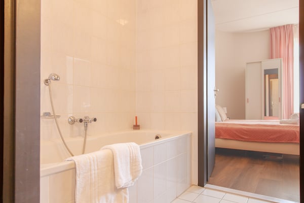Foto van Appartement met uitzicht op het meer in Makkum - Vakantiehuis in Makkum - BathRoom