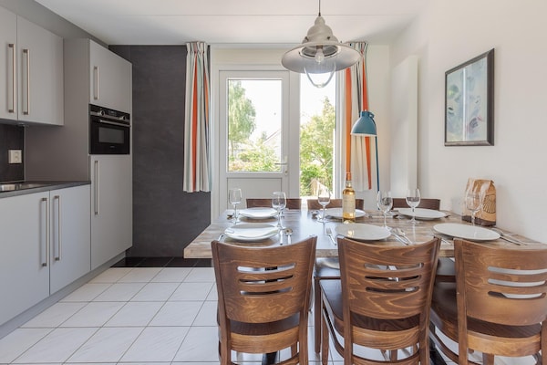Foto van Bungalow aan het water met tuin - Vakantiehuis in Makkum - Kitchen