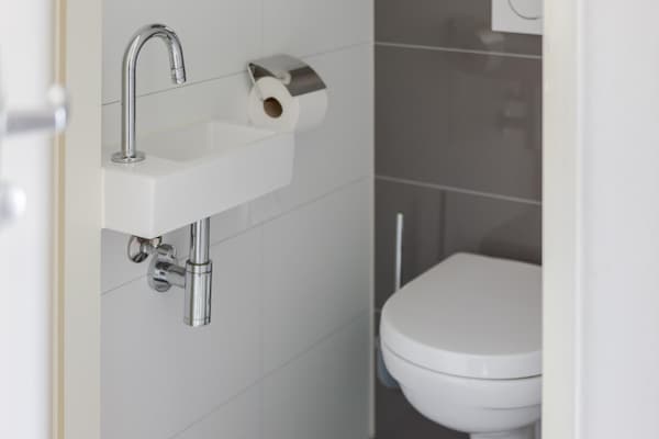 Foto van Bungalow aan het water met tuin - Vakantiehuis in Makkum - BathRoom