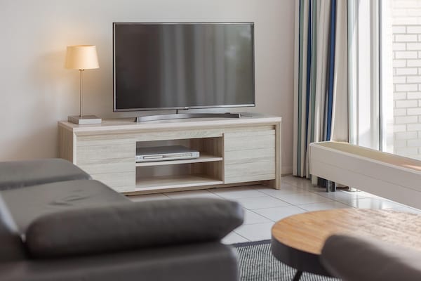 Foto van Bungalow aan het water met tuin - Vakantiehuis in Makkum - LivingRoom