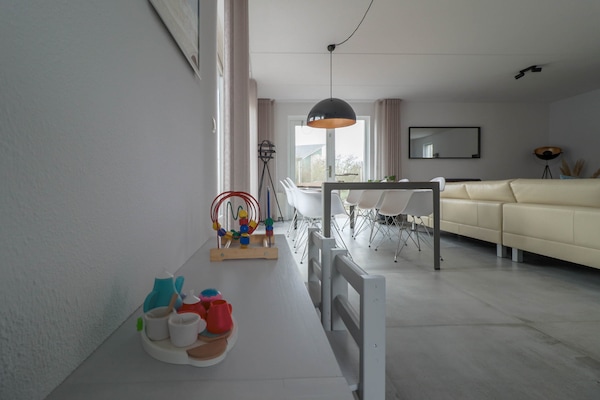 Foto van Moderne villa in Makkum met tuin - Vakantiehuis in Makkum - LivingRoom
