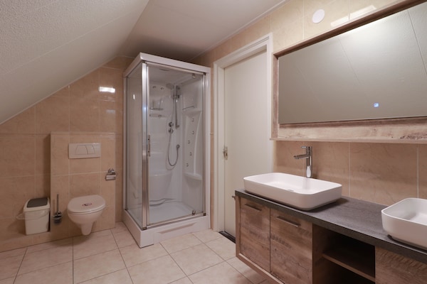 Foto van Moderne villa in Makkum met tuin - Vakantiehuis in Makkum - BathRoom