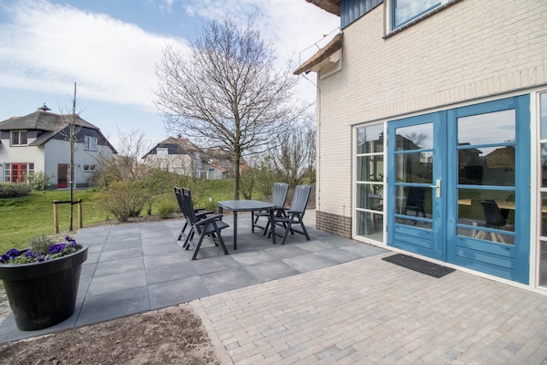 Foto van Moderne villa in Makkum met tuin - Vakantiehuis in Makkum - TerraceBalcony