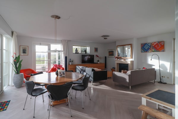Foto van Moderne villa in Makkum met tuin - Vakantiehuis in Makkum - LivingRoom