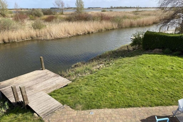 Foto van Moderne villa in Makkum met tuin - Vakantiehuis in Makkum - AreaSummer5KM