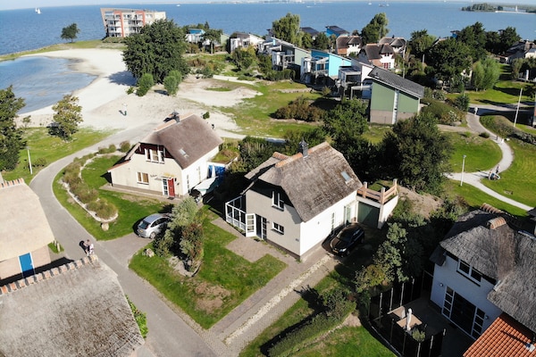 Foto van Moderne villa in Makkum met tuin - Vakantiehuis in Makkum - ExteriorSummer
