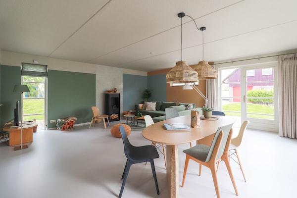 Foto van Moderne villa in Makkum met tuin - Vakantiehuis in Makkum - DiningRoom