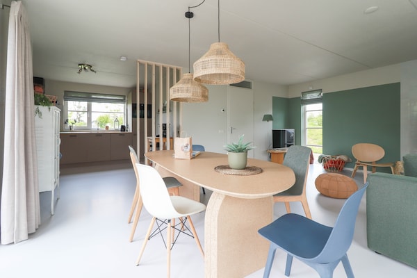Foto van Moderne villa in Makkum met tuin - Vakantiehuis in Makkum - DiningRoom