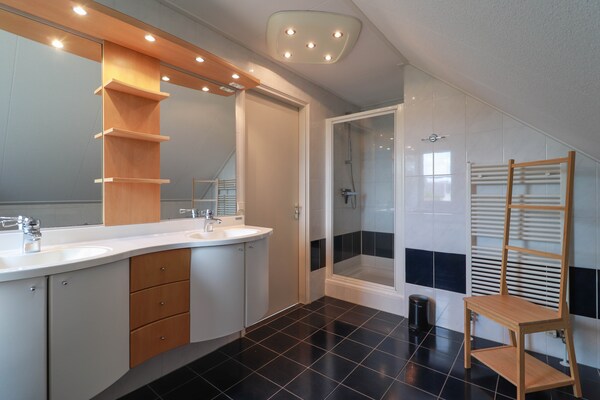 Foto van Moderne villa in Makkum met tuin - Vakantiehuis in Makkum - BathRoom