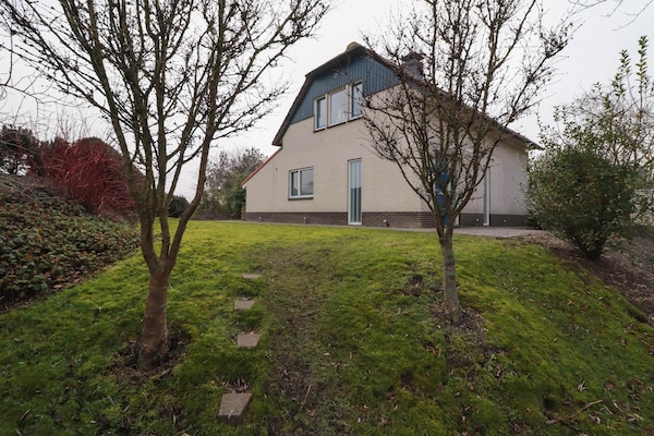 Foto van Moderne villa in Makkum met tuin - Vakantiehuis in Makkum - ExteriorSummer