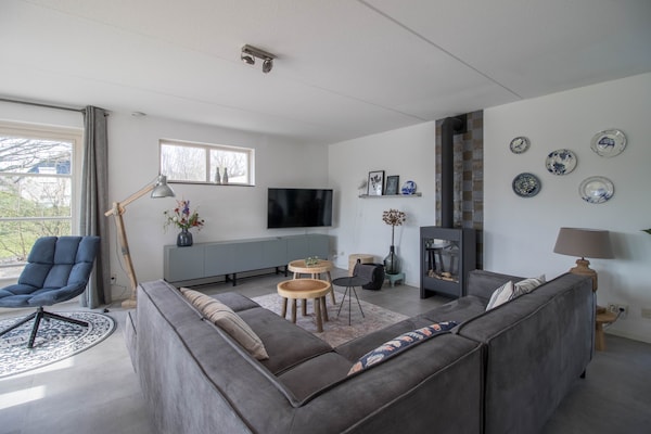 Foto van Moderne villa in Makkum met tuin - Vakantiehuis in Makkum - LivingRoom