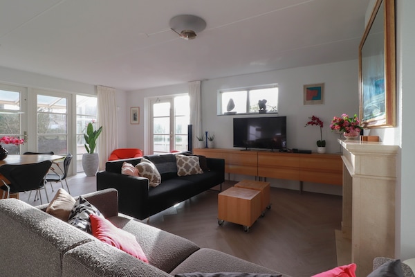 Foto van Moderne villa in Makkum met tuin - Vakantiehuis in Makkum - LivingRoom