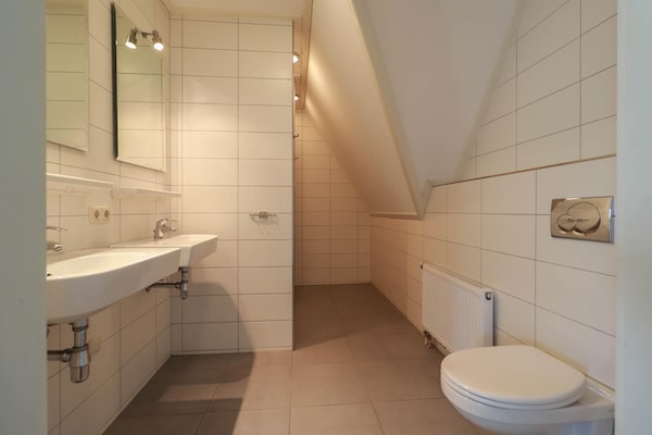 Foto van Wellness Villa Vlakbij het Meer - Vakantiehuis in Makkum - BathRoom