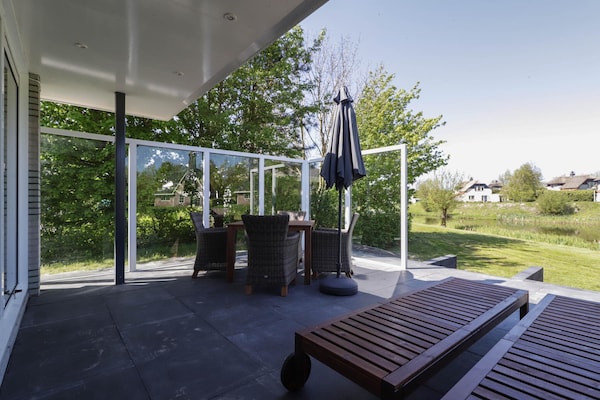 Foto van Bungalow in Makkum met privésteiger - Vakantiehuis in Makkum - TerraceBalcony