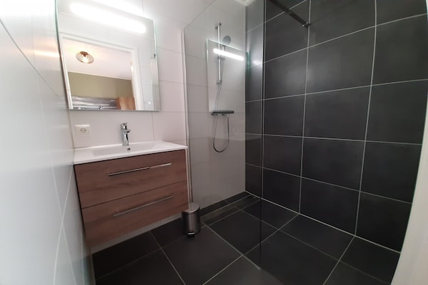 Foto van Stijlvolle Friese villa met tuin - Vakantiehuis in Leons - BathRoom