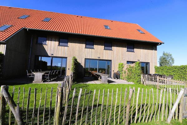 Foto van Stijlvolle Friese villa met tuin - Vakantiehuis in Leons - ExteriorSummer