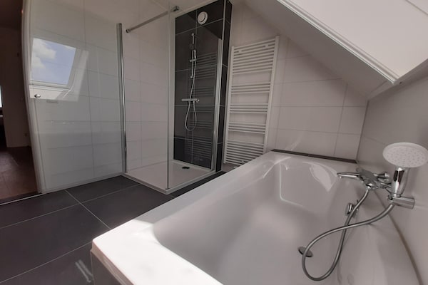 Foto van Groepsreis in Friesland - Vakantiehuis in Leons - BathRoom