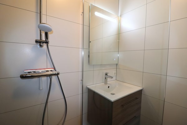 Foto van Groepsreis in Friesland - Vakantiehuis in Leons - BathRoom