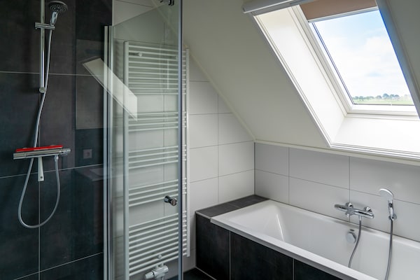 Foto van Groepsreis in Friesland - Vakantiehuis in Leons - BathRoom