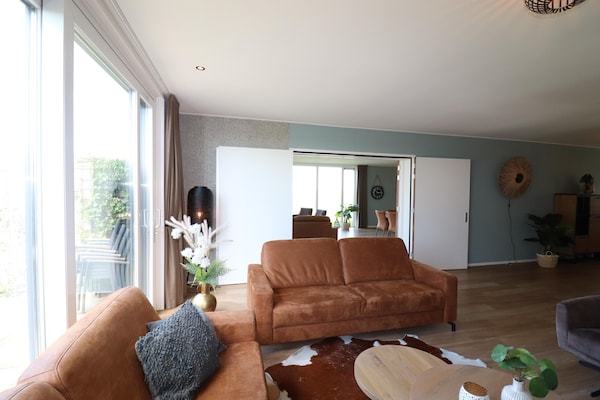 Foto van Groepsreis in Friesland - Vakantiehuis in Leons - LivingRoom