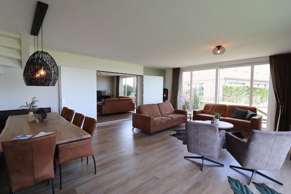 Foto van Groepsreis in Friesland - Vakantiehuis in Leons - LivingRoom