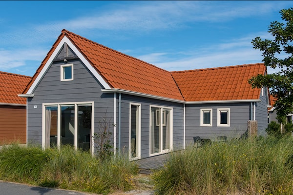 Foto van Gezellige Lodge bij Hollum - Vakantiehuis in Hollum - ExteriorSummer