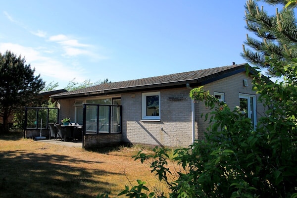 Foto van Bungalow in Ballum met zwembad - Vakantiehuis in Ballum - Untagged
