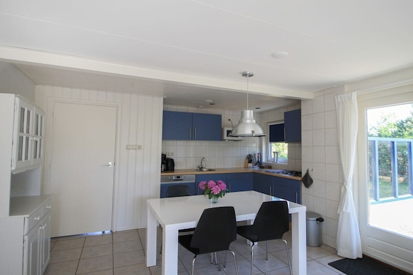 Foto van Bungalow in Ballum met zwembad - Vakantiehuis in Ballum - Untagged