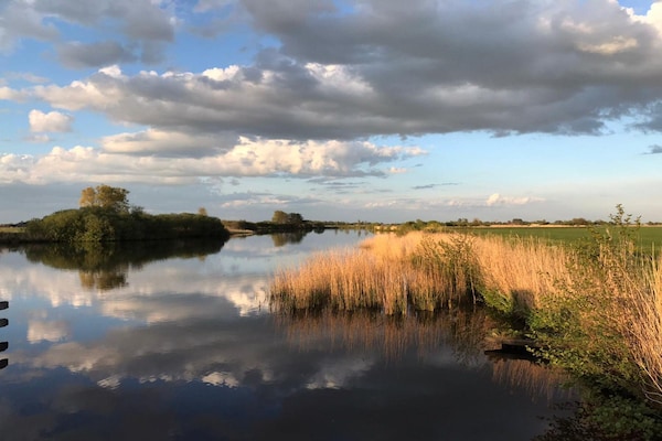 Foto van Friesland Chalet nabij het water - Vakantiehuis in De Veenhoop - Ambiance