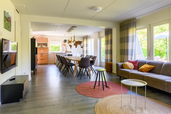 Foto van Comfortabele bungalow voor een groep - Vakantiehuis in Vlagtwedde - LivingRoom