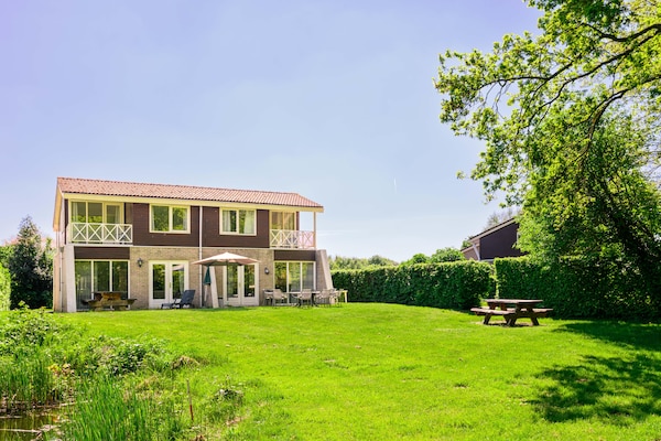 Foto van Comfortabele bungalow voor een groep - Vakantiehuis in Vlagtwedde - ExteriorSummer