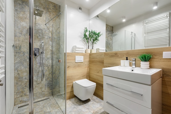 Foto van Appartement vlakbij Koneser Center - Vakantiehuis in Warszawa - BathRoom