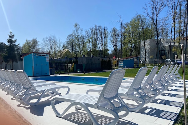 Foto van Comfortabel vakantiehuis (nr. 8), zwembad - Vakantiehuis in Rewal - Pool