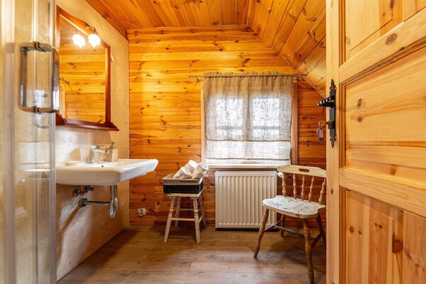 Foto van Een groot, sfeervol vakantiehuis op het platteland - BathRoom