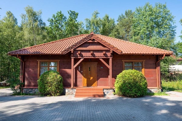 Foto van Comfortabel vakantiehuis met open haard en terras - Vakantiehuis in Bobolin - ExteriorSummer