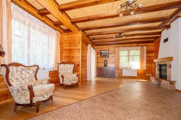 Foto van Comfortabel vakantiehuis met open haard en terras - Vakantiehuis in Bobolin - LivingRoom