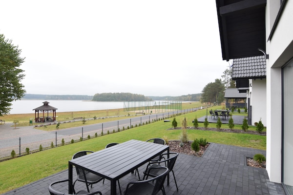 Foto van Huisje aan Kiedrowickie Meer met Roeiboot - Vakantiehuis in Kiedrowice - ExteriorWinter