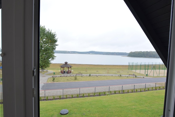 Foto van Huisje aan Kiedrowickie Meer met Roeiboot - Vakantiehuis in Kiedrowice - ViewWinter